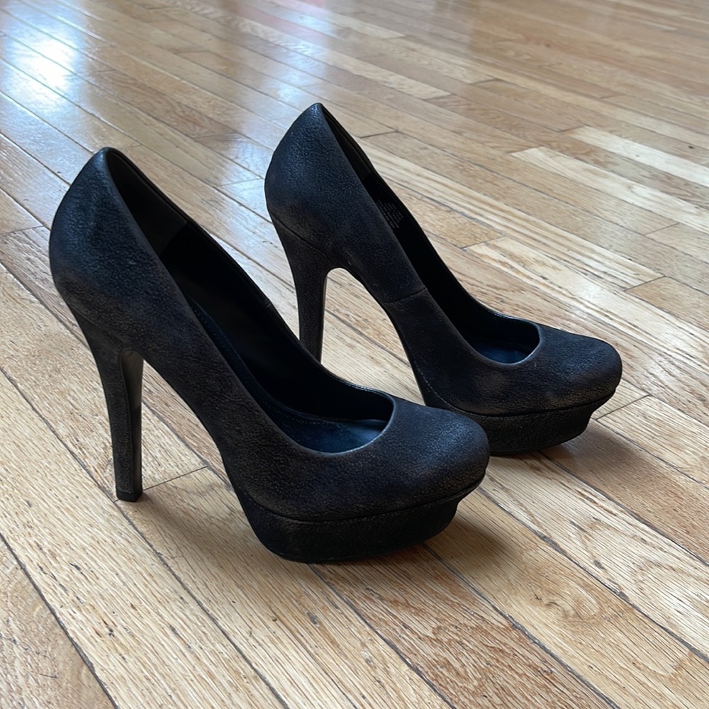 Jennifer Lopez platform heels, black with silver accent, sz 7, excellent cond
